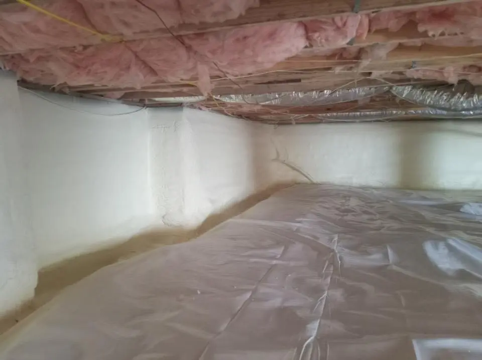 Crawl space encapsulation with closed-cell spray foam for Flat Roof Repair in Las Flores
